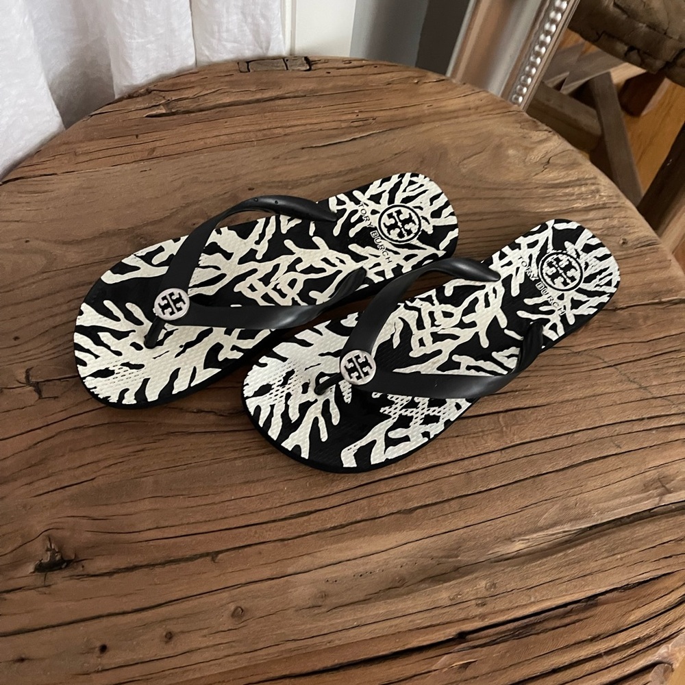 Tory Burch Coral Pattern Flip Flops in Black and White
